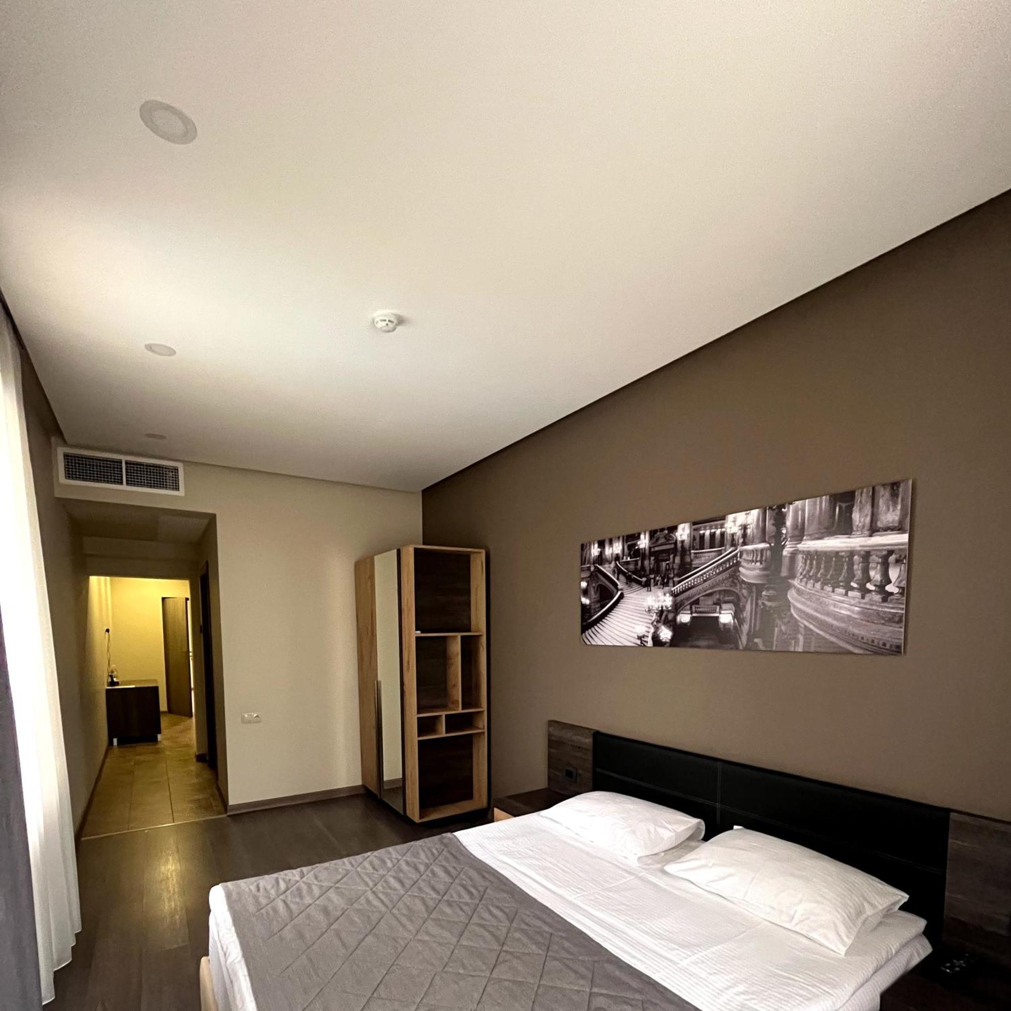 Bien hotel Ereván Habitación foto